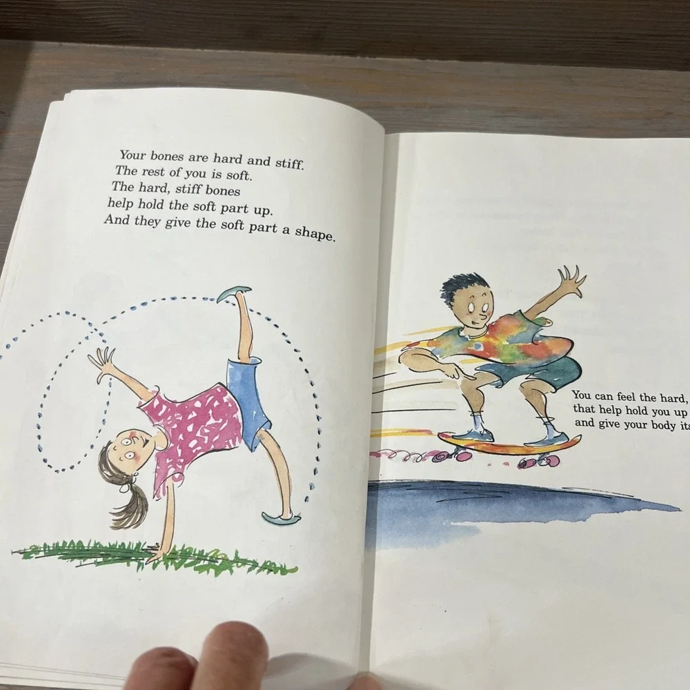 A book about your‎ skeleton, Gross, Ruth Belov